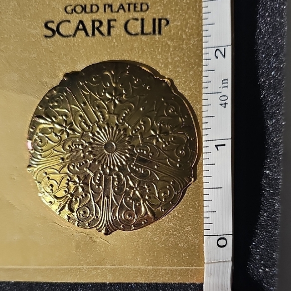 Vintage Gold Scarf Clip with Textured Design - Picture 5 of 5